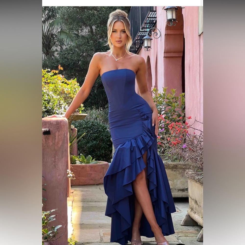 Elegant Blue Strapless Dress